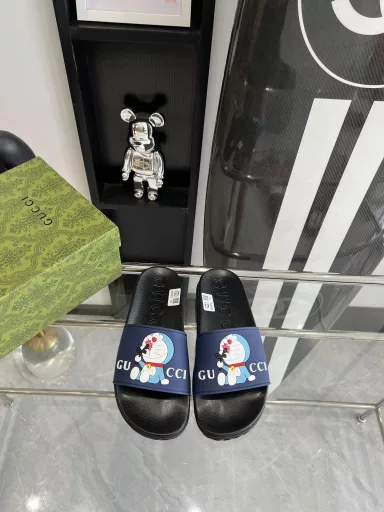 Gucci official website couple's style unisex Good Game slippersTop version, original development, all details are the same as the original!Couple's styleGood Game interlocking G embossed logoMolded footbedRubber soleFlatMade in Italy