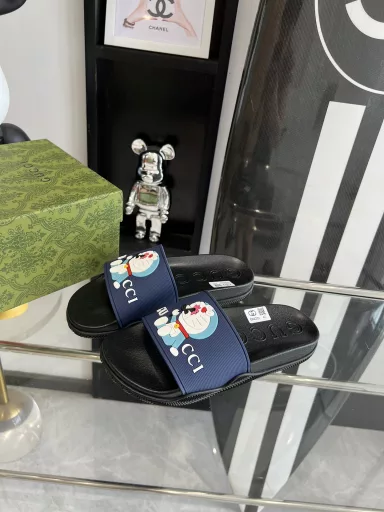 Gucci official website couple's style unisex Good Game slippersTop version, original development, all details are the same as the original!Couple's styleGood Game interlocking G embossed logoMolded footbedRubber soleFlatMade in Italy