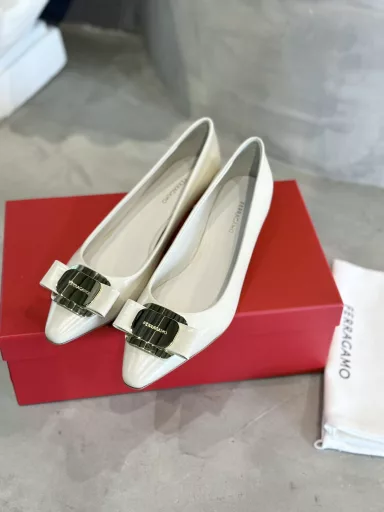FERRAGA*O💗 French pointed toe with low-key and simple metal buckle,The shoe body is exquisite and delicate Nappa leatherSoft foot feel and comfortable lastWhen you are hesitant about which shoes to wear when going outYou can't go wrong with this 🧸