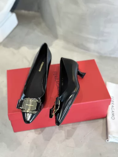 FERRAGA*O💗 French pointed toe with low-key and simple metal buckle,The shoe body is exquisite and delicate Nappa leatherSoft foot feel and comfortable lastWhen you are hesitant about which shoes to wear when going outYou can't go wrong with this 🧸