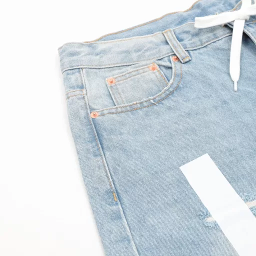 MAISON MARGIELA MM6 Masking tape hole five-point denim shortsImported denim non-stretch fabric, using original color yeast washing process, softened by washing, very comfortable and drapey. Masking tape sticker hole, all handmade, time-consuming and labor-intensive. Custom leather brand, exquisite sewing, heavy washing and comfortable and breathable fabric