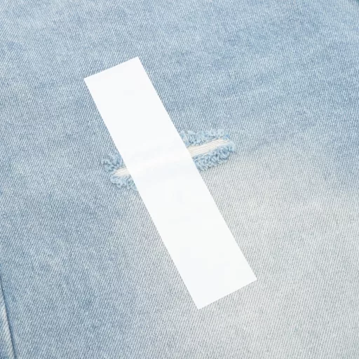 MAISON MARGIELA MM6 Masking tape hole five-point denim shortsImported denim non-stretch fabric, using original color yeast washing process, softened by washing, very comfortable and drapey. Masking tape sticker hole, all handmade, time-consuming and labor-intensive. Custom leather brand, exquisite sewing, heavy washing and comfortable and breathable fabric