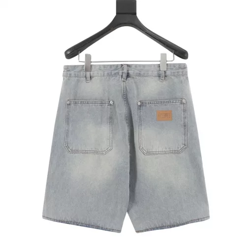 MAISON MARGIELA MM6 back pocket leather label workwear denim shortsImported heavyweight denim non-stretch fabric 100% cotton denim, using original color yeast washing process, softened by washing, very comfortable and drapey, custom leather label, exquisite stitching, comfortable and breathable fabric after heavy washing