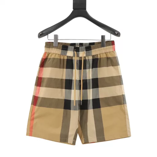 Burberry classic striped plaid shortsThe fabric is original Tencel cotton woven and customized, functional twill fabric, 100% positioning of stripes and plaids, very time-consuming and wasteful,The density and feel are consistent with the original, elastic waist, easy to adjust the waistline, more personalized and advanced,The loose wide-leg pants style, the upper body becomes long legs in seconds,The feel is soft and delicate, the upper body is very comfortable, no entanglement when going out, easy to match.