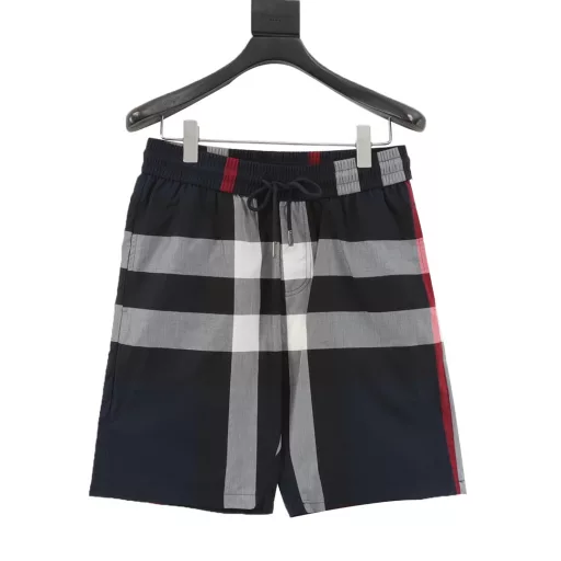 Burberry classic striped plaid shortsThe fabric is original Tencel cotton woven and customized, functional twill fabric, 100% positioning of stripes and plaids, very time-consuming and wasteful,The density and feel are consistent with the original, elastic waist, easy to adjust the waistline, more personalized and advanced,The loose wide-leg pants style, the upper body becomes long legs in seconds,The feel is soft and delicate, the upper body is very comfortable, no entanglement when going out, easy to match.