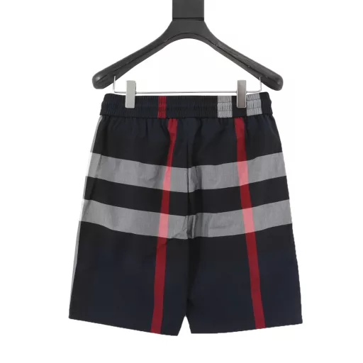 Burberry classic striped plaid shortsThe fabric is original Tencel cotton woven and customized, functional twill fabric, 100% positioning of stripes and plaids, very time-consuming and wasteful,The density and feel are consistent with the original, elastic waist, easy to adjust the waistline, more personalized and advanced,The loose wide-leg pants style, the upper body becomes long legs in seconds,The feel is soft and delicate, the upper body is very comfortable, no entanglement when going out, easy to match.