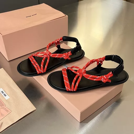 Miu Miu/2025 summer new product, the world's hottest holiday-style flat sandals✨occupy the covers of major fashion magazines·Hotly recommended by celebrities and Xiaohongshu bloggers❤️Paired with long skirts and hot pants, just buy it directly (original 1:1 development shoe shape, full of details and texture)
