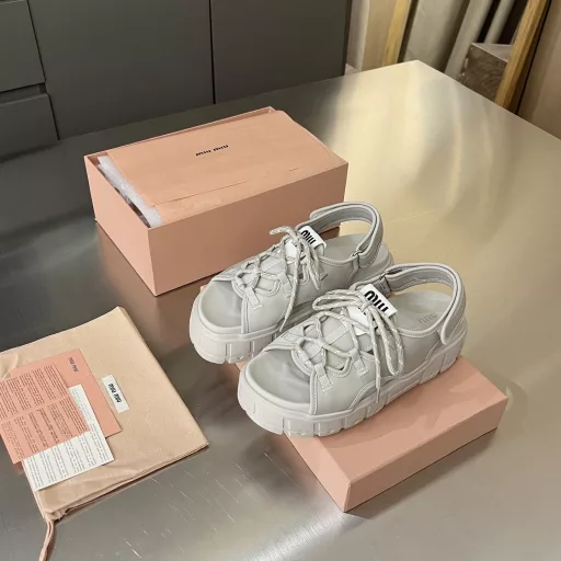 MiuMiu 2025 summer new strappy girly platform thick-soled Velcro sandalsFashionable and versatile hot item🔥 Increase height, slimness and leg lengthening Super light on the feet [wow] miumiu brand exclusive shoelaces with miu logo small brand name The upper is full of design The heel logo uses the original 1:1 convex glue dripping process