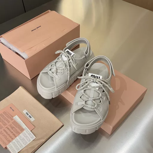 MiuMiu 2025 summer new strappy girly platform thick-soled Velcro sandalsFashionable and versatile hot item🔥 Increase height, slimness and leg lengthening Super light on the feet [wow] miumiu brand exclusive shoelaces with miu logo small brand name The upper is full of design The heel logo uses the original 1:1 convex glue dripping process