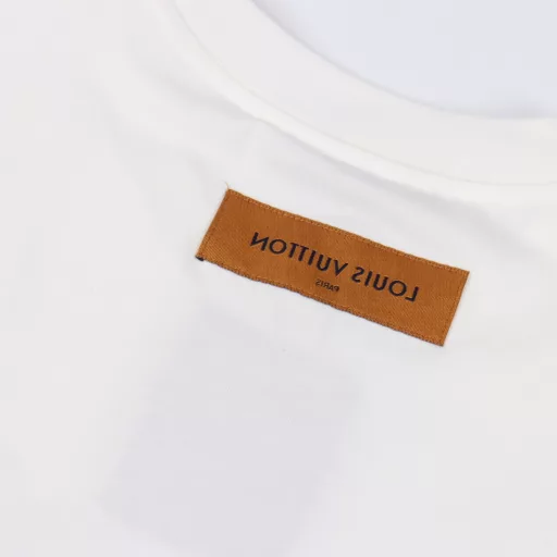 LOUIS VUITTON LV white dove print short-sleeved T-shirtOriginal product purchased and developed, using 32-count trendy brand fine cotton 260g fabric, 1*1 Solona stretch thread at the neckline, digital direct injection process on the chest, fabric fermentation washing, customized accessories, loose version