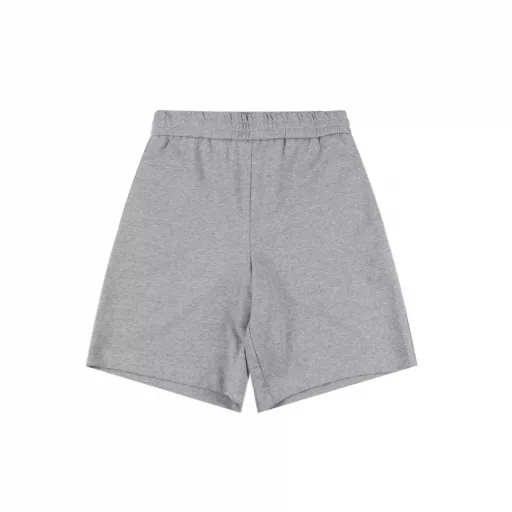 Burberry BBR Checked Cotton Back Pocket Applique ShortsThe lightweight cotton fabric is made of cotton fiber as the main raw material. The front is a smooth cotton surface, and the other side is raised to form a fine fluffy surface, which is breathable, moisture-absorbent and soft. The waist is designed with an elastic band, with drawstring adjustment. The elastic waist band is sewn with elastic bands, and the line spacing is tight, making it more firm, flat and beautiful while taking into account good elasticity. There are pockets on both sides, and the bag opening is reinforced by the tacking process. The edge of the back patch pocket is sewn on the hip position using the three-needle four-thread inlay process to enhance the visual beauty and durability. The bag body is decorated with the brand's classic checkered warhorse logo applique, and customized accessories
