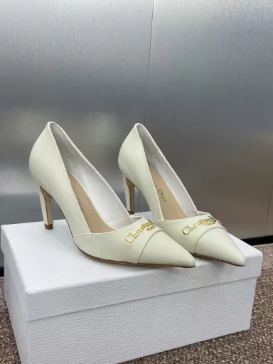 Dior 2025 Spring/Summer Haute Couture Collection New MY Dior Low-Heel Pointed Toe Women's Shoes CD Letter Logo Metal Buckle Stiletto Single ShoesMaterial: Imported open-edge pearl cowhide/calfskin/environmentally friendly breathable technology fabric + water-dyed sheepskin lining + Italian leather outsole