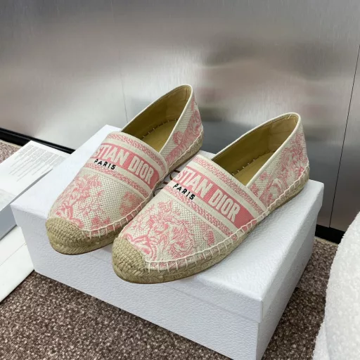 Dior Granville color-blocked fisherman shoes Dior 2024 spring and summer flat versatile lazy shoes New embroidered Oblique pattern upper highlights the iconic style Top version on the marketMaterial: Upper uses original mold custom logo environmentally friendly electric embroidery fabric + sheepskin lining + pure handmade custom hemp rope combination original non-slip rubber outsole + pure hand-sewn mark line