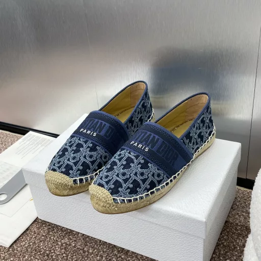 Dior Granville color-blocked fisherman shoes Dior 2024 spring and summer flat versatile lazy shoes New embroidered Oblique pattern upper highlights the iconic style Top version on the marketMaterial: Upper uses original mold custom logo environmentally friendly electric embroidery fabric + sheepskin lining + pure handmade custom hemp rope combination original non-slip rubber outsole + pure hand-sewn mark line