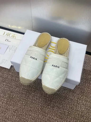 Dior Granville color-blocked fisherman shoes Dior 2025 spring and summer flat versatile lazy mule slippers New embroidered Oblique pattern upper highlights the iconic style Top version on the marketMaterial: Upper made of imported mixed sheepskin/original mold custom logo environmentally friendly electric embroidery fabric + sheepskin lining + pure handmade custom hemp rope combination original non-slip rubber outsole + pure hand-sewn mark line