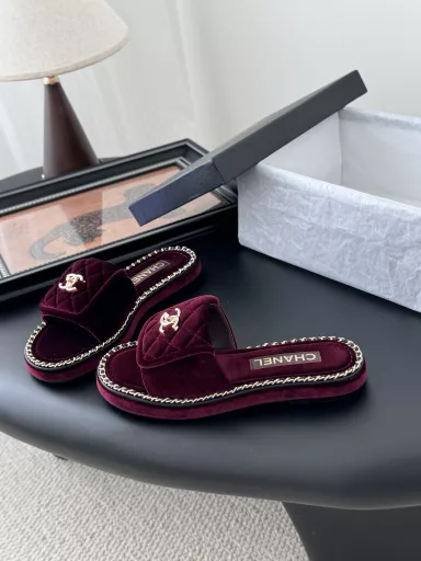 Chanel 25C Spring and Summer new full series of chain slippersFull series first release, I have everything that is available in the counter!High version and high qualityUpper cowhide/original fabric, inner sheepskin, original outsole