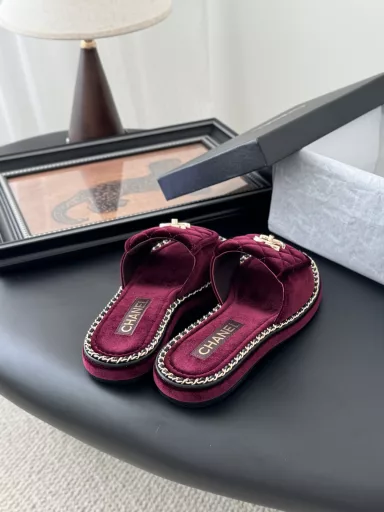 Chanel 25C Spring and Summer new full series of chain slippersFull series first release, I have everything that is available in the counter!High version and high qualityUpper cowhide/original fabric, inner sheepskin, original outsole