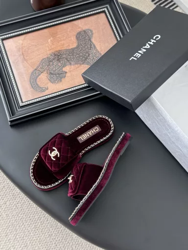 Chanel 25C Spring and Summer new full series of chain slippersFull series first release, I have everything that is available in the counter!High version and high qualityUpper cowhide/original fabric, inner sheepskin, original outsole