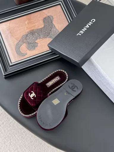 Chanel 25C Spring and Summer new full series of chain slippersFull series first release, I have everything that is available in the counter!High version and high qualityUpper cowhide/original fabric, inner sheepskin, original outsole