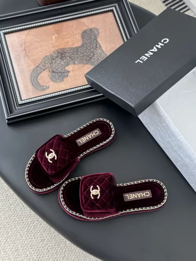 Chanel 25C Spring and Summer new full series of chain slippersFull series first release, I have everything that is available in the counter!High version and high qualityUpper cowhide/original fabric, inner sheepskin, original outsole