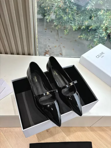 CELINE RUNNER Sneakers with CELINE logo on the side, CELINE logo embossed on the upper, thick-soled loafers, new 2025 spring and summer women's Arc de Triomphe logo lace-up 356853 Mary Jane loafers are simple and comfortable, clean and neat, and make your legs look thinner. Whether worn alone or with wide-leg pants, they are high street and retro ✔️Let's be CELINE girls together
