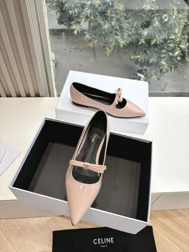 CELINE RUNNER Sneakers with CELINE logo on the side, CELINE logo embossed on the upper, thick-soled loafers, new 2025 spring and summer women's Arc de Triomphe logo lace-up 356853 Mary Jane loafers are simple and comfortable, clean and neat, and make your legs look thinner. Whether worn alone or with wide-leg pants, they are high street and retro ✔️Let's be CELINE girls together