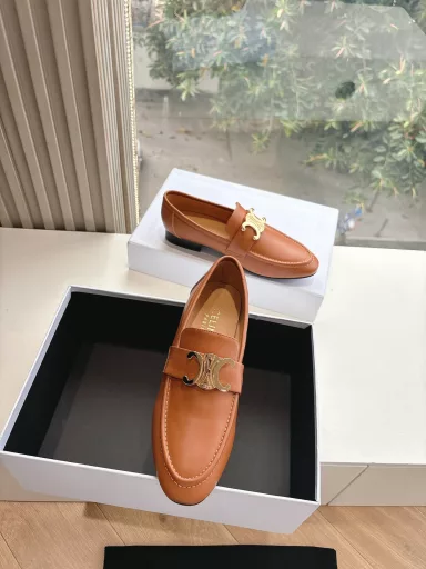 CELINE RUNNER loafers with CELINE logo sneakers with CELINE logo embossed on the side of the shoe thick-soled loafers 2025 spring and summer new women's Arc de Triomphe logo lace-up 356853 Mary Jane loafers are simple and comfortable, clean and neat, and make your legs look thinner. Whether worn alone or with wide-leg pants, they are high street and retro ✔️Let's be CELINE girls together