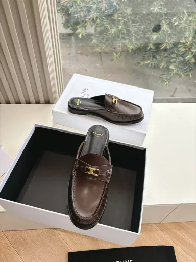 CELINE RUNNER Mary Jane Mule slippers with CELINE logo on the side of the sneakers, CELINE logo embossed on the upper, thick-soled loafers, 2025 spring and summer new women's Arc de Triomphe logo lace-up 356853 Mary Jane loafers are simple and comfortable, clean and neat, and make your legs look thinner. Whether worn alone or with wide-leg pants, they are high street and retro ✔️Let's be CELINE girls together