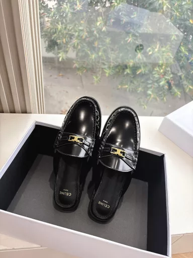CELINE RUNNER Mary Jane Mule slippers with CELINE logo on the side of the sneakers, CELINE logo embossed on the upper, thick-soled loafers, 2025 spring and summer new women's Arc de Triomphe logo lace-up 356853 Mary Jane loafers are simple and comfortable, clean and neat, and make your legs look thinner. Whether worn alone or with wide-leg pants, they are high street and retro ✔️Let's be CELINE girls together