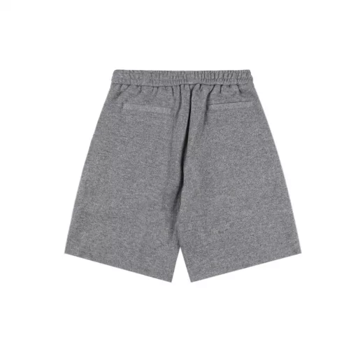 Dior small embroidered letter shortsThe fabric is made of 360g brushed fabric, which is etched after dyeing. It is treated with silky and ultra-soft treatment compared with the original. The texture of the cloth is clear and obvious, and the drape is excellent. The exquisite workmanship meets the export standards of foreign trade. There are 4.5 stitches per centimeter, and each seam is pressed with visible lines. The lines are neat and standard like a ruler. The woven cotton ribbon is tightly woven and soft to the touch. The embroidery process uses the Behringer embroidery machine to make the embroidery color fuller and the embroidery more three-dimensional. The pattern has a good effect on the body. It is the same style for men and women, simple and versatile. It is a heavy-duty item for purchasing, and you can compare any quality on the market at will!
