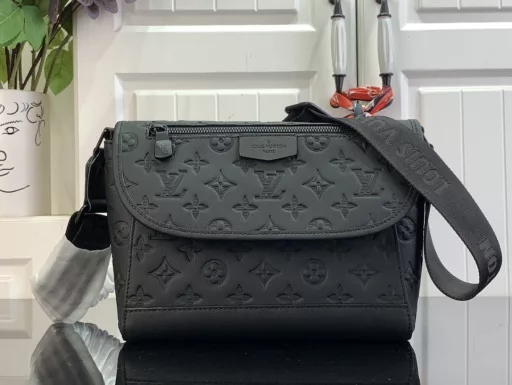 Monogram Shadow embossed calfskin and black hardware bring sophistication to the sporty Pulse Messenger bag. Its unique design features an outer zip pocket on the flap and a second zip pocket on the underside of the flap. The textile strap is easily adjusted for shoulder or crossbody wear.
