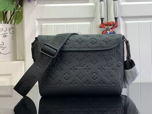 Monogram Shadow embossed calfskin and black hardware bring sophistication to the sporty Pulse Messenger bag. Its unique design features an outer zip pocket on the flap and a second zip pocket on the underside of the flap. The textile strap is easily adjusted for shoulder or crossbody wear.