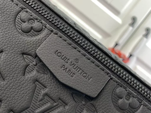 Monogram Shadow embossed calfskin and black hardware bring sophistication to the sporty Pulse Messenger bag. Its unique design features an outer zip pocket on the flap and a second zip pocket on the underside of the flap. The textile strap is easily adjusted for shoulder or crossbody wear.