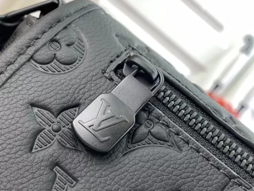 Monogram Shadow embossed calfskin and black hardware bring sophistication to the sporty Pulse Messenger bag. Its unique design features an outer zip pocket on the flap and a second zip pocket on the underside of the flap. The textile strap is easily adjusted for shoulder or crossbody wear.