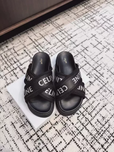 Celine Arc de Triomphe 25ss new spring and summer slippersHigh-end feeling, popular on Instagram, very retro, full of aura, very novel design, high-end and very comfortable. Height-increasing artifactEmbossed Celine logo highlights the brand charm