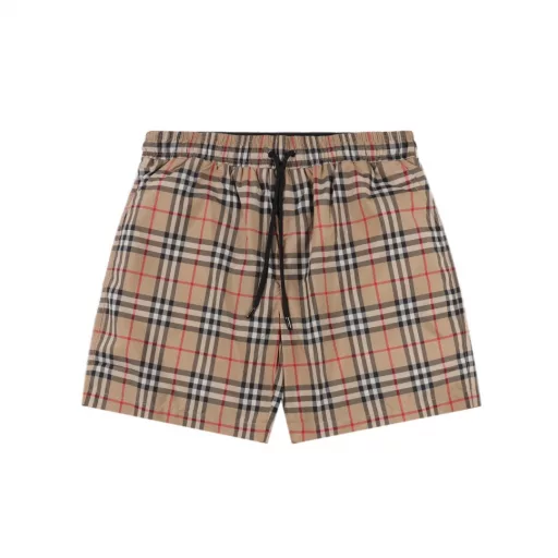 Burberry Classic Check Beach ShortsOriginal fabric customization, functional twill fabric, 100% positioning of stripes and plaids, very time-consuming and wasteful, density and feel are consistent with the original, elastic waist, easy to adjust waist, side splicing black ribbon design, as the finishing touch of the whole pants, more personalized and advanced, loose wide-leg pants, upper body instantly becomes long legs, soft and delicate feel, very comfortable to wear, no entanglement when going out, easy to match.