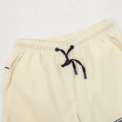 Celine Striped Ribbon Printed Letter ShortsThe fabric is made of custom woven fabric, and the color is customized and then etched. It is treated with silky and ultra-soft treatment compared with the original. The texture of the fabric is clear and obvious, the drape is excellent, and the workmanship is exquisite and meets the export standards of foreign trade. There are 4.5 stitches per centimeter, and each seam is pressed with visible lines. The lines are neat and standard like a ruler. The woven cotton ribbon is tightly woven and soft to the touch. The embroidery process uses a Behringer embroidery machine to make the embroidery color fuller and the embroidery more three-dimensional. The pattern has a good effect on the body. It is the same style for men and women, simple and versatile, and can be purchased on behalf of heavy items. You can compare any quality on the market at will.