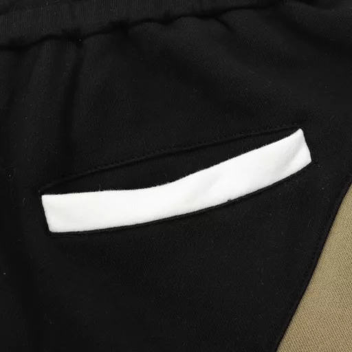 Louis Vuitton patchwork shortsOriginal version purchased, pattern made immediately. The fabric is 360g brushed fabric, breathable and comfortable. Infrared positioning cutting, overalls design, invincible and versatile style. All details are customized and developed, and all hardware accessories are restored to ZP.
