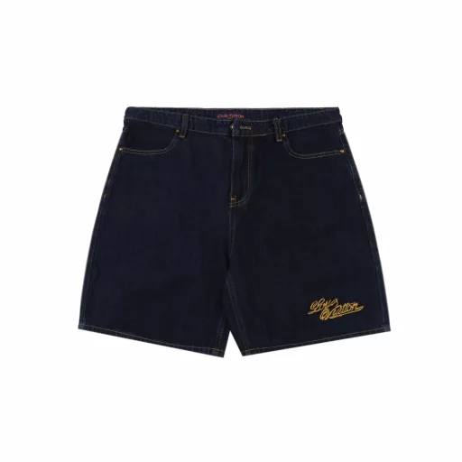 Louis Vuitton 1V 25SS rope signature letter embroidered denim shortsLight luxury, a must-have item for men and women's daily commuting wear. Correct version. Welcome to compareDetailed features· Made of 98% cotton and 2% elastic washed thin denim fabric· Imported Tajima embroidery machine for heavy embroidery· Garment fermentation washing process· Customized original brass metal chain and metal button· Special car full wheat clip process· Customized original genuine leather label· Original main label washed tag packaging