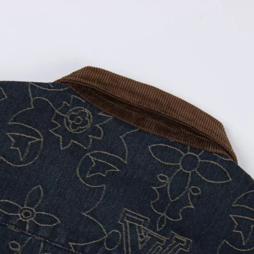 Louis Vuitton 1V 25SS Arabic pattern jacquard denim short-sleeved shirtLight luxury, a must-have item for men and women's daily commuting wear. Correct version. Welcome to compareDetailed features· Custom-woven and dyed Arabic pattern jacquard fabric· Infrared positioning cutting, all alignment· Garment washing and fermentation process· Customized original brass metal buttons· Pants with elastic waist design· Rear patch pocket design· Special car full wheat clip process· Original main label washing tag packaging