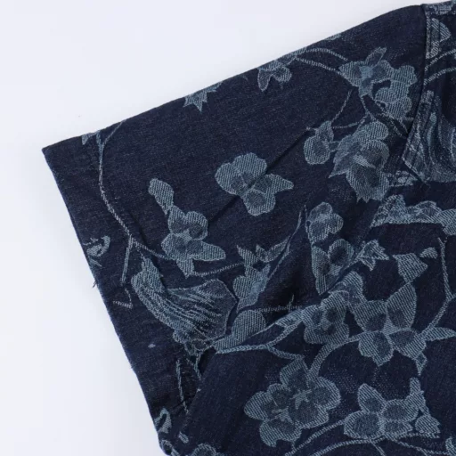 Louis Vuitton 1V 25SS floral wave jacquard denim short-sleeved shirtLight luxury, a must-have item for men and women's daily commuting wear, correct version, welcome to compareDetailed features· Custom-woven and dyed floral wave pattern jacquard fabric· Infrared positioning cutting, all alignment· Garment washing and fermentation process· Imported Tajima embroidery machine heavy embroidery· Open mold customization original pearl glossy four-piece buckle chain studs· Rear patch pocket design· Special car full wheat clip process· Customized original genuine leather label· Original main label washing tag packaging