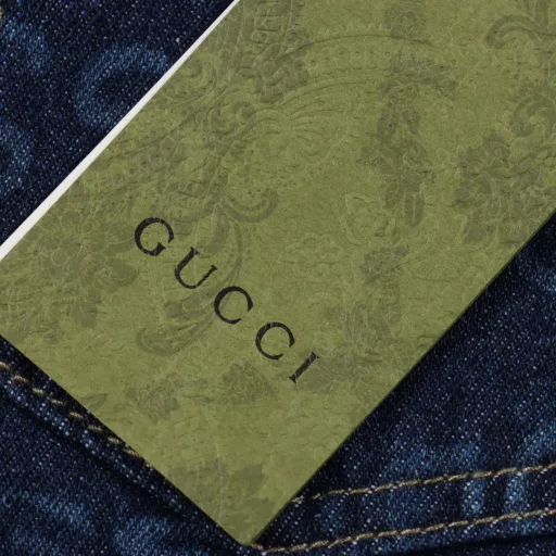 Gucci GC 25SS Liquid Heart Printed Denim ShortsLight Luxury Men and Women's Daily Commuting Essentials Correct Version Welcome to CompareDetailed Features· 98% cotton 2% stretch fiber denim fabric· Discharge dyeing process for printing· Laser positioning cutting process· Garment fermentation washing process· Pants back patch pocket design· Customized original logo metal I-shaped buckle· Special car full wheat clip process· Original main label washing tag packaging