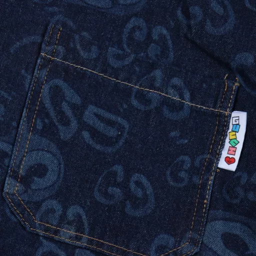 Gucci GC 25SS Liquid Heart Printed Denim Short Sleeve ShirtLight Luxury Men and Women's Daily Commuting Essential Item Correct Version Welcome to CompareDetailed Features· 98% cotton 2% stretch fiber denim fabric· Discharge dyeing process for printing· Laser positioning cutting process· Garment fermentation washing process· Pants back patch pocket design· Customized original logo metal I-shaped buckle· Special car full wheat clip process· Original main label washing tag packaging