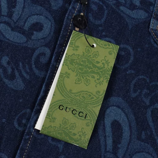 Gucci GC 25SS Liquid Heart Printed Denim Short Sleeve ShirtLight Luxury Men and Women's Daily Commuting Essential Item Correct Version Welcome to CompareDetailed Features· 98% cotton 2% stretch fiber denim fabric· Discharge dyeing process for printing· Laser positioning cutting process· Garment fermentation washing process· Pants back patch pocket design· Customized original logo metal I-shaped buckle· Special car full wheat clip process· Original main label washing tag packaging