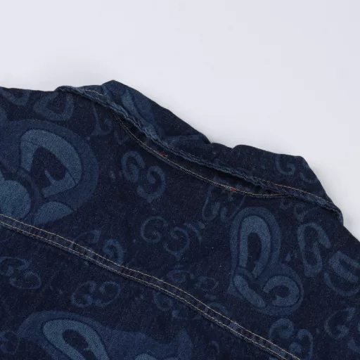 Gucci GC 25SS Liquid Heart Printed Denim Short Sleeve ShirtLight Luxury Men and Women's Daily Commuting Essential Item Correct Version Welcome to CompareDetailed Features· 98% cotton 2% stretch fiber denim fabric· Discharge dyeing process for printing· Laser positioning cutting process· Garment fermentation washing process· Pants back patch pocket design· Customized original logo metal I-shaped buckle· Special car full wheat clip process· Original main label washing tag packaging