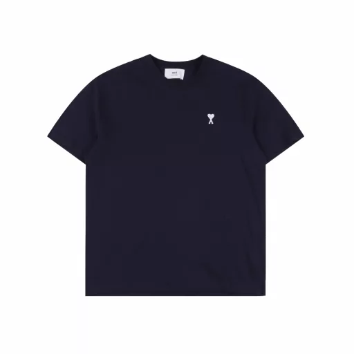 Ami Paris 25SS Little White Heart Embroidered Short Sleeve T-shirtThe fabric is 240g double yarn pure cotton. Simple, fresh and versatile classic~ God T-shirt. Simple and advanced design! It really enhances your temperament. The logo on the chest is embossed with imported machine technology. It is three-dimensional and full. It feels very skin-friendly~ The same style for men and women! It can be easily controlled by all body shapes, which can be said to have both strength and appearance!