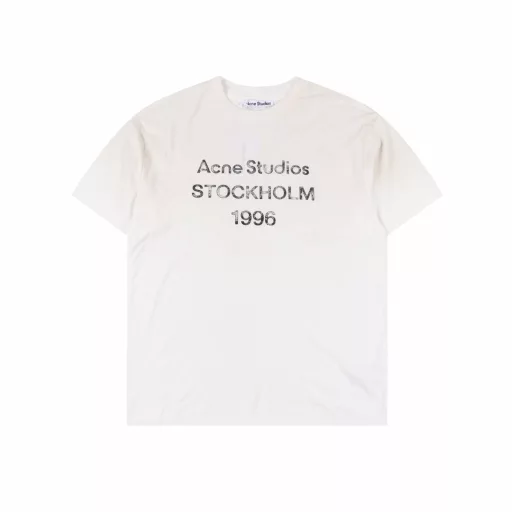 Acne Studios 24SS Gradient Mottled 1996 Letter Print Short Sleeve T-shirtThe fabric is custom-dyed 32-count 260g original double-yarn cotton. The grey fabric is dyed with high-quality environmental protection. It is also subjected to high-temperature shrinkage before cutting into large quantities. It reduces the shrinkage rate and makes the hand feel softer and more comfortable. Five layers of glue are required for printing. The first layer must be imported primer to fill the extremely small holes on the fabric. It is then dried on a high-temperature bed and then colored. Ink is used for hot flat screen printing. A total of five layers are applied. The interval between each layer is 30 minutes to ensure that the finished product maintains the texture of the original. A full set of development accessories