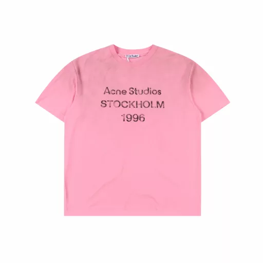 Acne Studios 24SS Gradient Mottled 1996 Letter Print Short Sleeve T-shirtThe fabric is custom-dyed 32-count 260g original double-yarn cotton. The grey fabric is dyed with high-quality environmental protection. It is also subjected to high-temperature shrinkage before cutting into large quantities. It reduces the shrinkage rate and makes the hand feel softer and more comfortable. Five layers of glue are required for printing. The first layer must be imported primer to fill the extremely small holes on the fabric. It is then dried on a high-temperature bed and then colored. Ink is used for hot flat screen printing. A total of five layers are applied. The interval between each layer is 30 minutes to ensure that the finished product maintains the texture of the original. A full set of development accessories