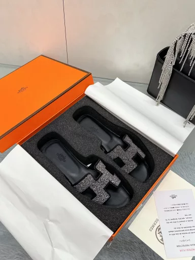 Hermès H-slippers 💗Free stock on the whole network💗The most popular model for foreign orders💗Handmade by a large manufacturer, high-volume model, exquisite craftsmanship2025 new colors, full midsole, new version (Hermès) packaging upgrade, version workmanship and material upgrade