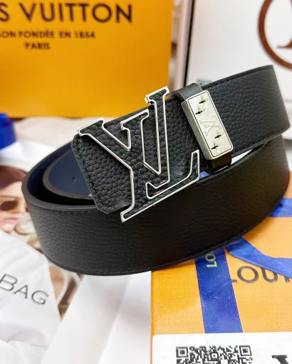 💯Belt: LV..Louis..Vuitton️✈️Top replica.P150💯Belt: Original quality🐂100% imported original top layer cowhide, guaranteed genuine leather. Hollow veneer🌟Craftsmanship.Vacuum plating.Never fade.24K pure steel buckle🌈Delicate calfskin litchi pattern🎨Double-sided✨Same quality as the counter, first choice for gifting and personal use✈️💯Packaging: Please look for the counter packaging as shown in the picture, free puncher, UnionPay invoice, width 40mm